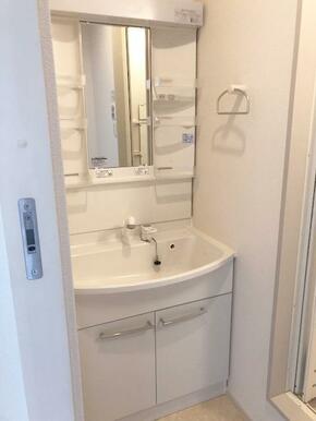 洗髪洗面化粧台です