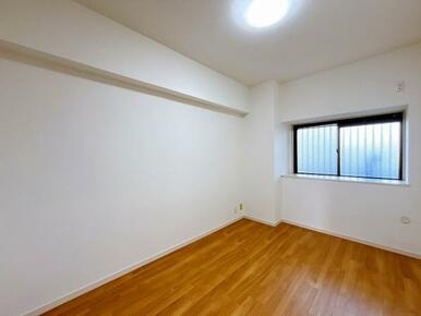 「北西側　約6帖洋室」別角度の写真です。