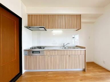 「キッチン」新品交換済みのシステムキッチンです。