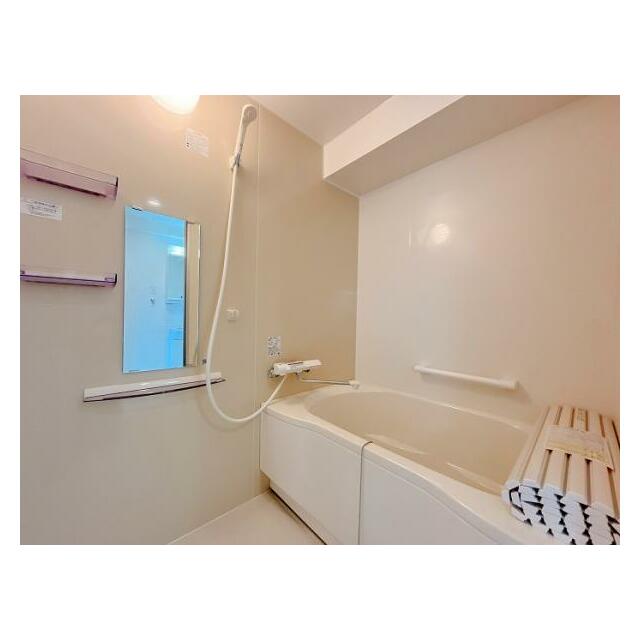 「浴室」新品交換済みのUBの写真です。