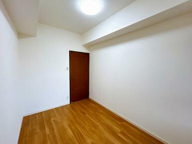 「北側　約4.5帖洋室」