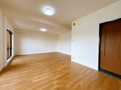 「LDK」別角度からの写真です。脱衣所につながっております。