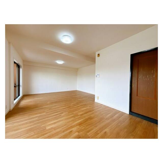 「LDK」別角度からの写真です。脱衣所につながっております。