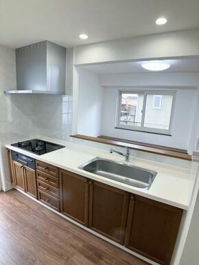 システムキッチンは再利用していますが部品交換を行いプチリメイクしました