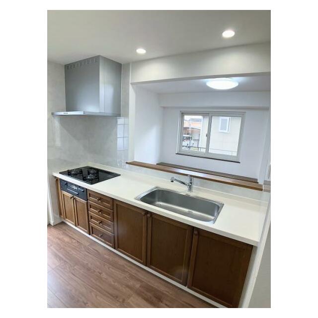 システムキッチンは再利用していますが部品交換を行いプチリメイクしました