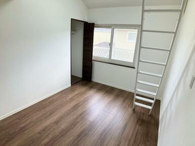 2階南側洋室　収納