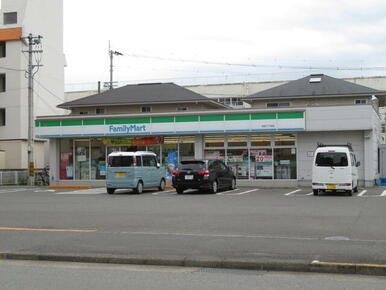 ファミリーマート住吉三丁目店