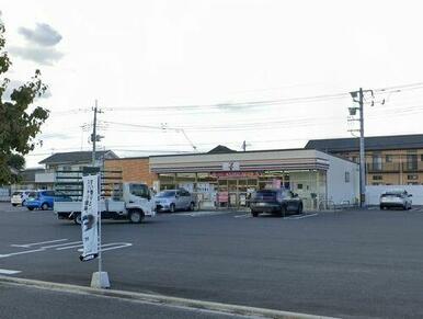 セブンイレブン佐野高萩町店まで徒歩７分（５５０ｍ）