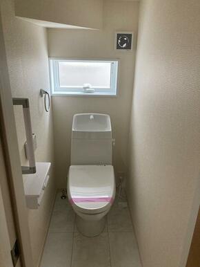 体調不良時や将来のことを考えれば手すり付きはとっても便利（2号棟）