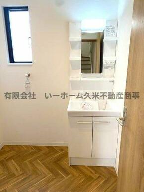 忙しい朝には欠かせない洗面所です