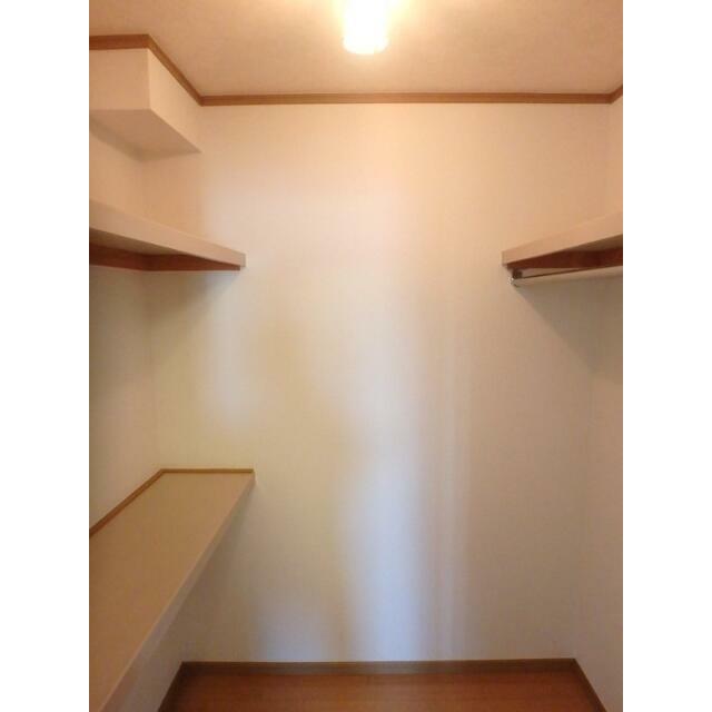 たくさん収納可能なウォークインクローゼット※同タイプ別号室参考写真