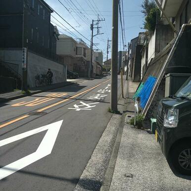 前面道路出たバス通り