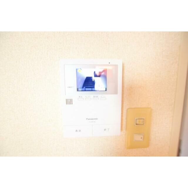 来訪者が確認できるＴＶモニタ付きドアホン！