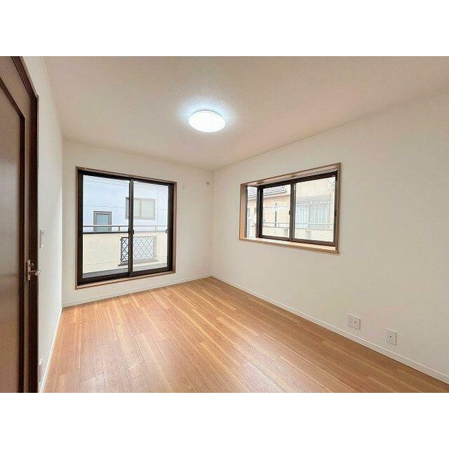 「２階北側洋室」約６帖のお部屋です。