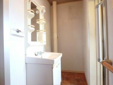 忙しい朝には欠かせない洗面所です