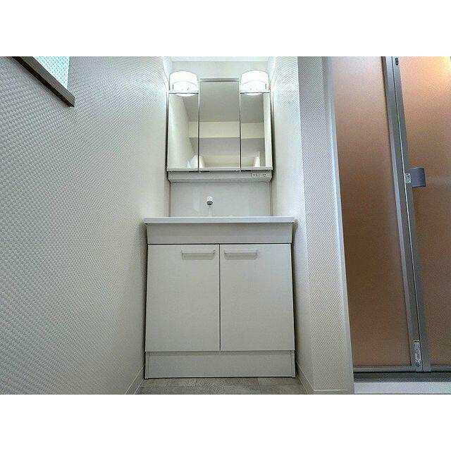 「洗面台」新品交換しております。