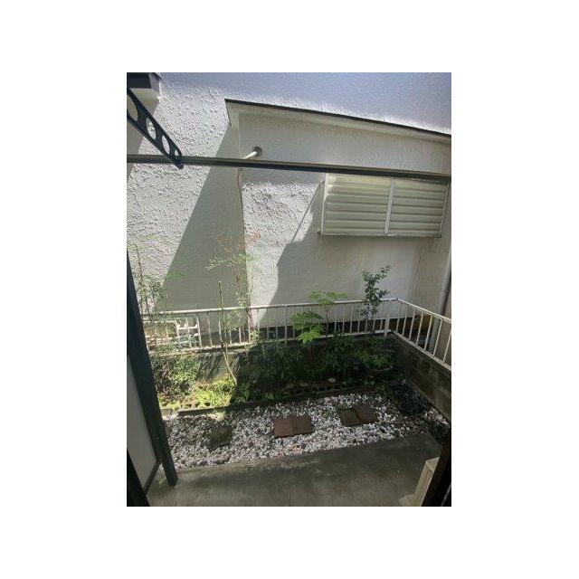 庭の写真です。(※写真は隣のお部屋のものです)