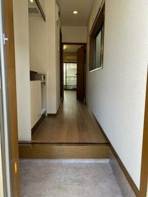 玄関写真2(※写真は反転タイプの隣のお部屋のものです)