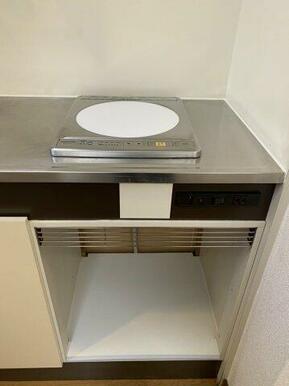 IHコンロです。(※写真は反転タイプの隣のお部屋のものです)