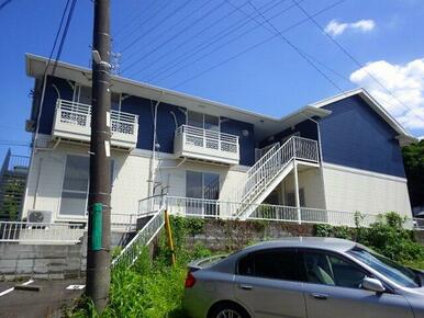 さわやかな外観のアパートです。