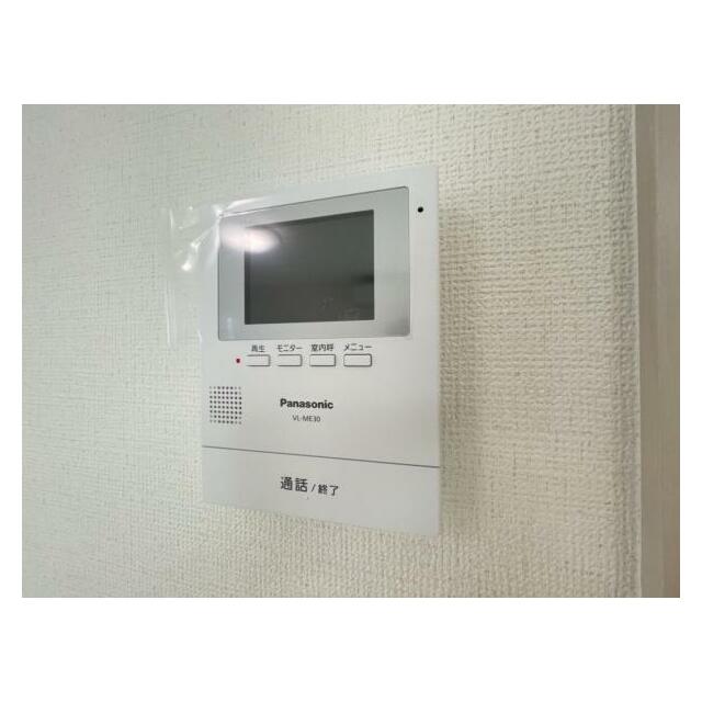 訪問者がひと目でわかるモニター付きインターホンを標準装備。お子さまのお留守番にも安心です！