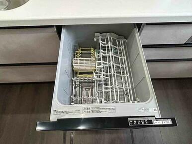 お鍋はもちろんのこと、家族みんなのお皿もたっぷり洗える◎