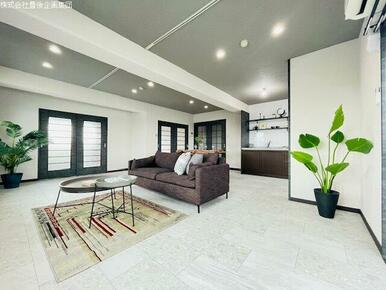 広々リビングです！ソファー、ダイニングテーブル等のレイアウト自在です！