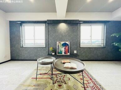 約１９帖の広々リビング！アクセントクロスを入れてシックに仕上げています！