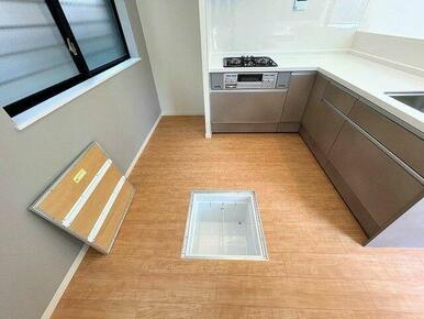 「床下収納」