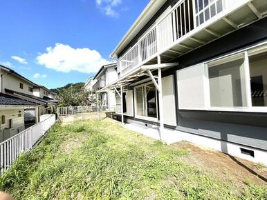 南ひな壇で庭は手入れの必要な植栽はないので自由に家庭菜園が楽しめます♪