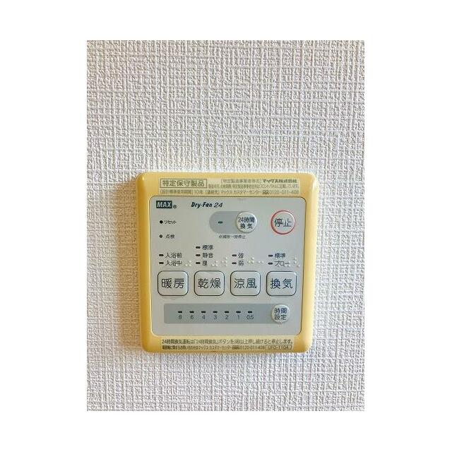 【浴室】浴室暖房付きです。