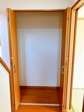 【廊下】廊下にも収納がございます。