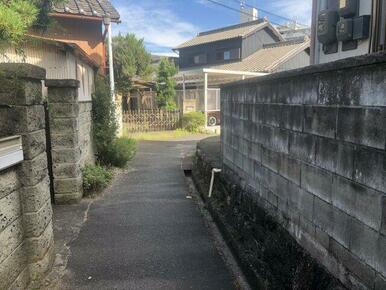建物②の北面道路から撮影