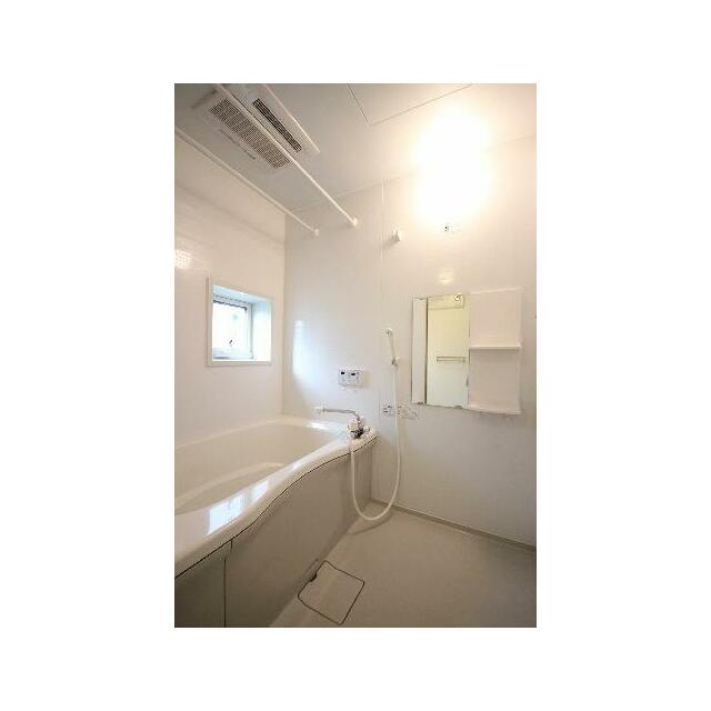 追焚機能は勿論、浴室乾燥暖房機能までついています。雨天時は洗濯物干しスペースとしても使用できますね。