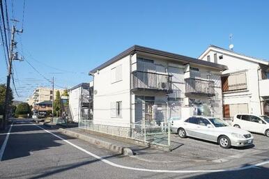 同敷地内にはＡ・Ｂ計２棟が建ち並びます（手前はＡ棟）