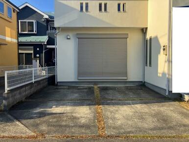 「駐車場」並列で2台停めることができます