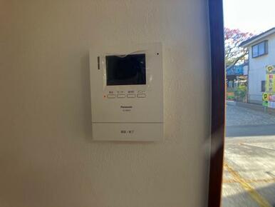 「LDK約18帖」安心感のあるカラー付きモニターフォンです。