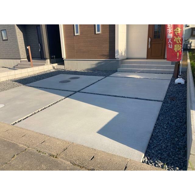 他に駐車場を探す手間もありません（1号棟）