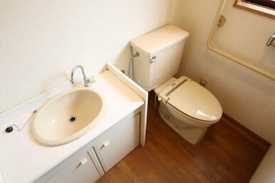 1階手洗い場付トイレ