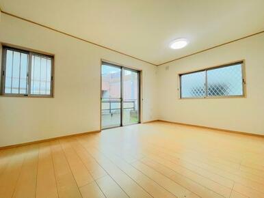 「１階LDK＿約14帖」角度からの写真です。