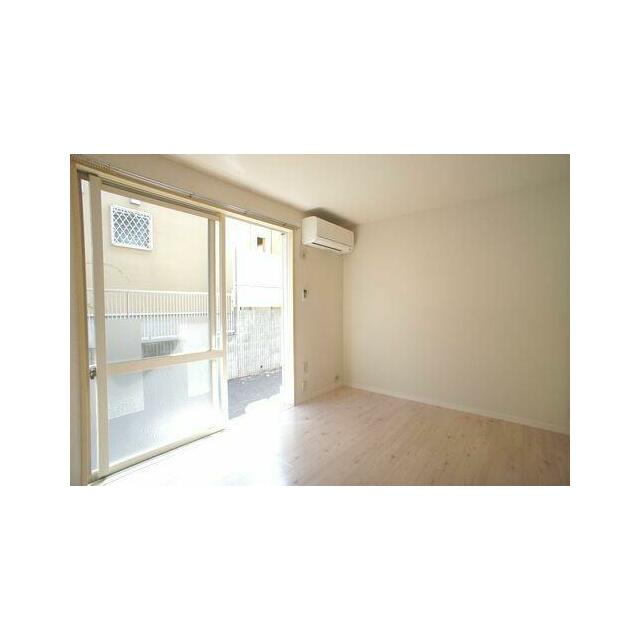 洋室（５．４帖）☆明るいパイン材風のクッションフロアです♪