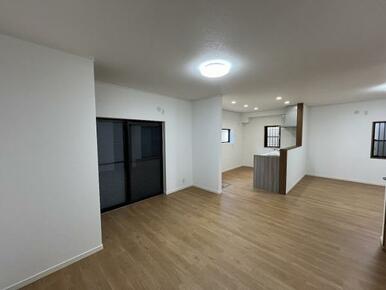 大きなソファも置けるくらい広々としたリビングです。