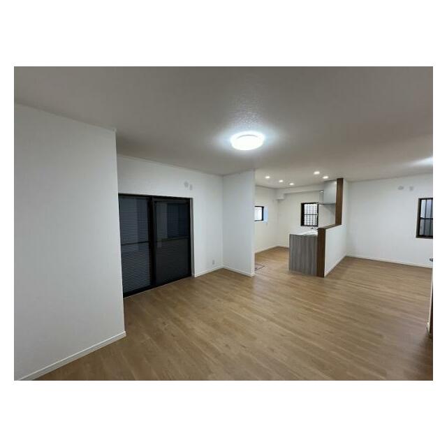 大きなソファも置けるくらい広々としたリビングです。