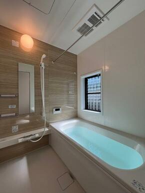 浴室新品交換しております。