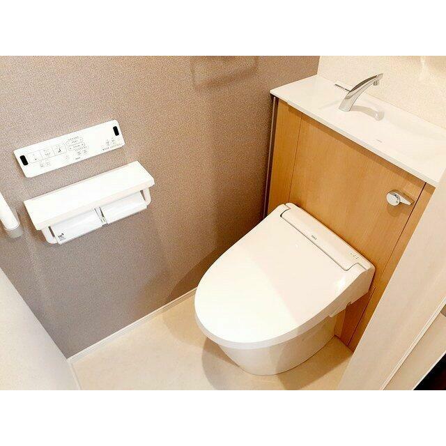 ゆったりとした空間のトイレです