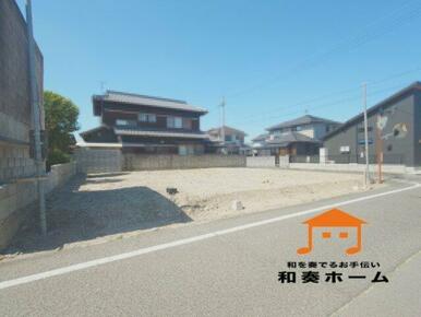 前面道路が広いのできな車でも運転しやすく、車庫入れも余裕を持ってできるのが魅力的なお家です。