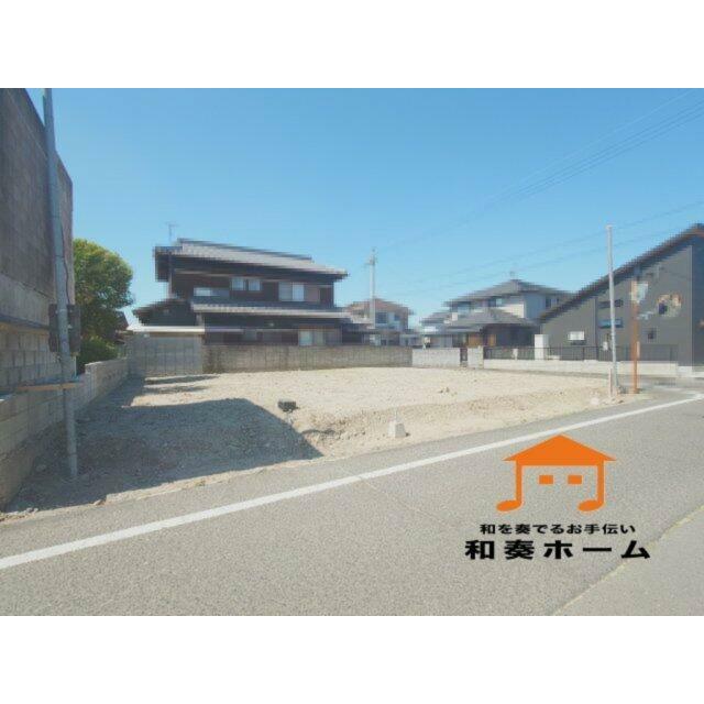 前面道路が広いのできな車でも運転しやすく、車庫入れも余裕を持ってできるのが魅力的なお家です。