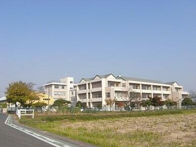 横川東小学校　1930ｍ/徒歩25分、車5分
