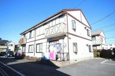 同敷地内に計６棟建ち並ぶタウンの一角。
