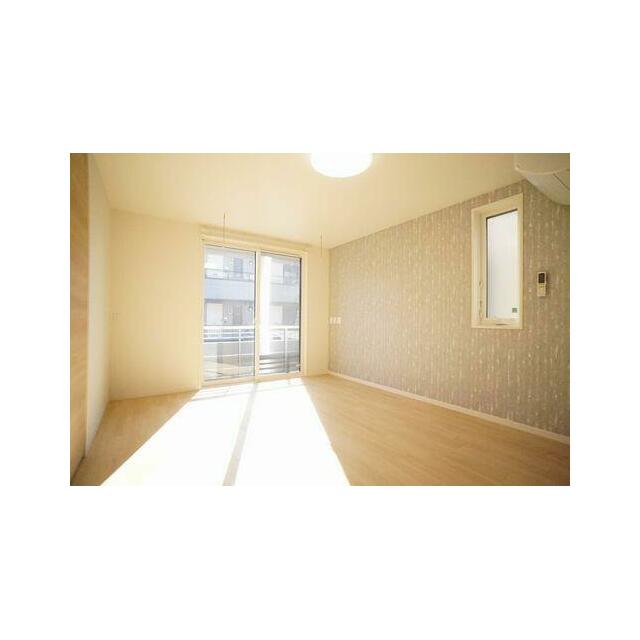◆ＬＤＫ（１３．２帖）◆アクセントクロスが印象的です♪室内物干しかけがあるので、雨や花粉が気になる…